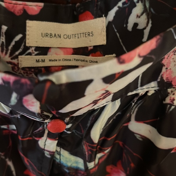 Beautiful Urban outfitters jumpsuit ! Size medium - gently used - Picture 3 of 5